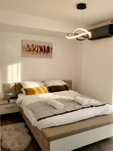 Grand Jacuzzi suite and 6 guests Family Apartment near Acropolis & 2 min Syngrou Fix Metro