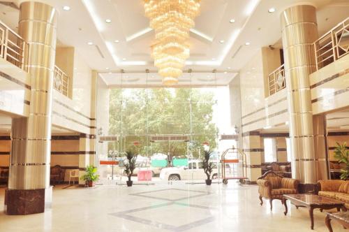 La alberca dentro o cerca de Narjes Al Hadeqa Hotel