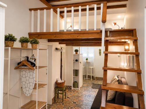 Alfama Cozy Studios by Get Your Stay