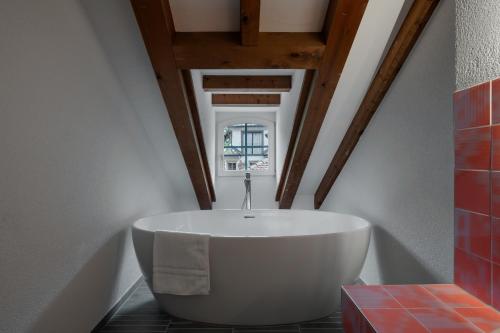ODA Suites - self check-in apartments, old town