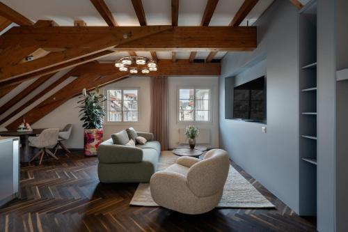 ODA Suites - self check-in apartments, old town