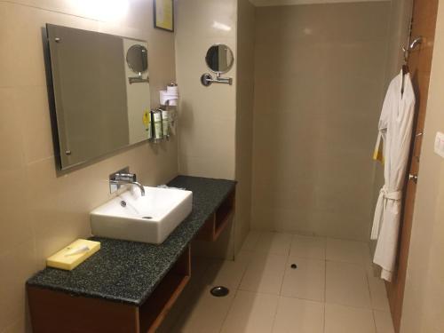 Koupelna v ubytování Lemon Tree Hotel, Dehradun