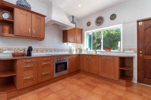 Casa Rainha Near Carvoeiro pool BBQ