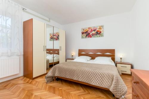Apartments by the sea Arbanija, Ciovo - 11321