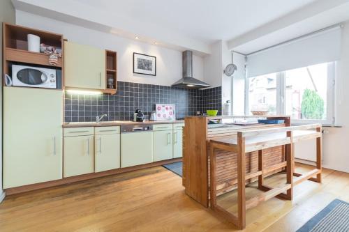 Dapur atau dapur kecil di Fantastic Large House