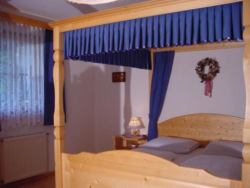 En eller flere senger på et rom på Gasthof Ferm