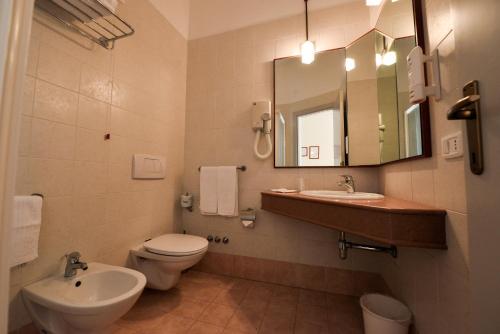 Vannituba majutusasutuses Hotel Castel Miramonti