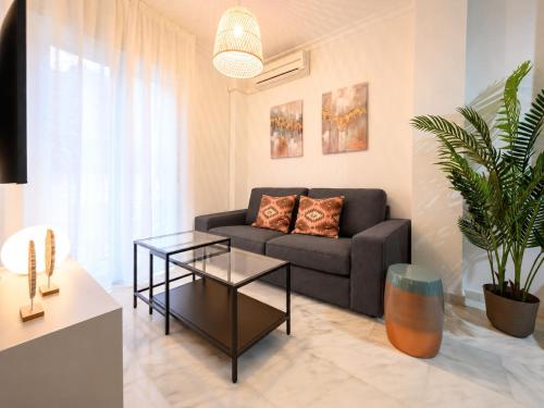 Capitán One-Bedroom City Center & Beach Apartment by 10ToSea