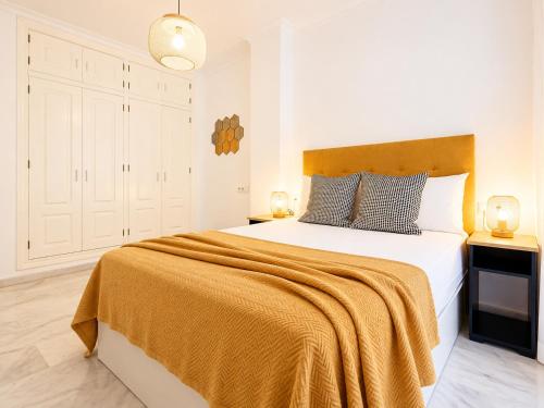 Capitán One-Bedroom City Center & Beach Apartment by 10ToSea