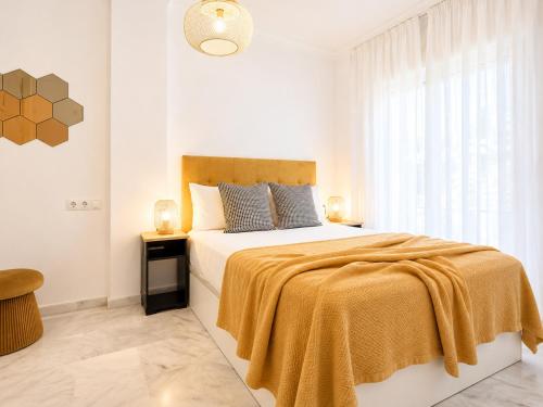 Capitán One-Bedroom City Center & Beach Apartment by 10ToSea