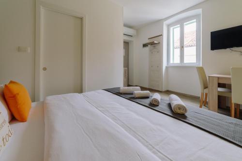 Una cama o camas en una habitación de Piranika