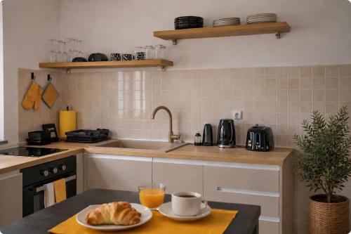 ULA LA - Stylish Boutique Apartment & Free Private Parking