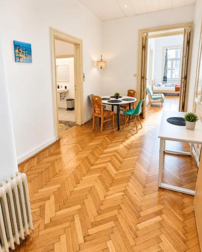 Huge Antik Apartment