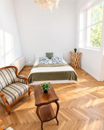 Huge Antik Apartment