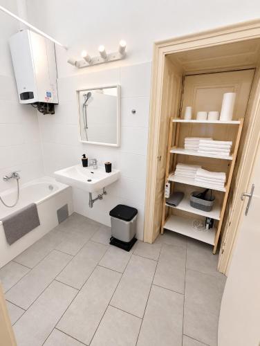 Huge Antik Apartment