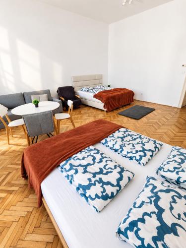 Huge Antik Apartment