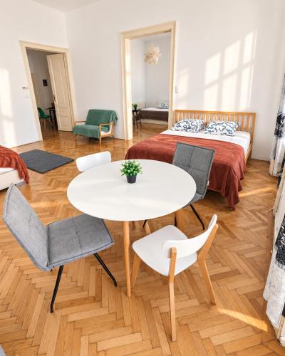 Huge Antik Apartment