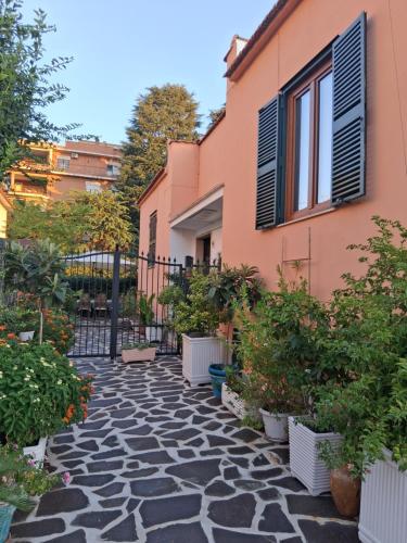 Lemon Garden Home