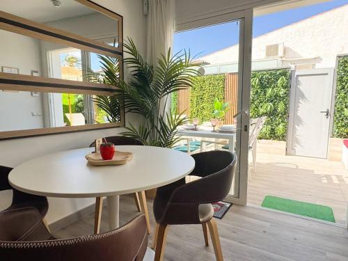 Oasis Beach ll - Your Private Retreat with Jacuzzi