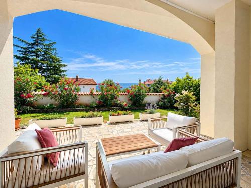 Apartment with Pool in Krk-Insel Krk 53247