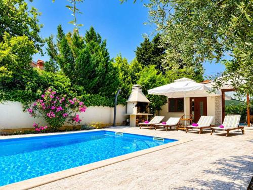 Apartment with Pool in Krk-Insel Krk 53247