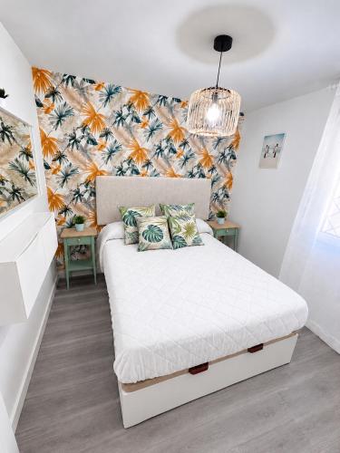 ESTUPENDO APARTAMENTO CÉNTRICO EN PRIMERA LINEA DE PLAYA CON VISTAS AL CASTILLO Y AIRE ACONDICiONADO