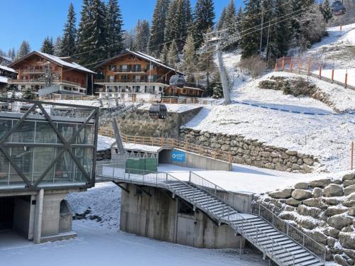 Avouitzons Medran Apartments - Ski-in Ski-out 30 meters from Medran lift and 40 meters from W Hotel