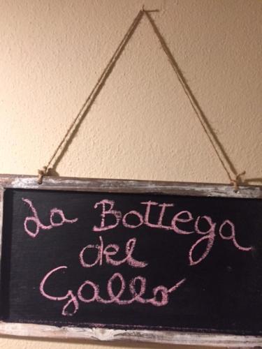 Albergo Ristorante Galloに飾ってある許可証、賞状、看板またはその他の書類