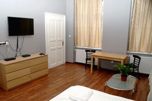 Market Square Apartment