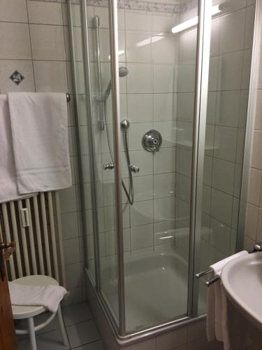 
Ein Badezimmer in der Unterkunft Unertl Bräustüberl
