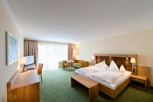 Postel nebo postele na pokoji v ubytování Parkhotel