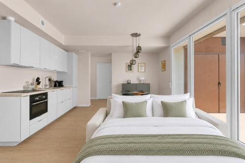 Airy Apartments with Balcony & Garage by NDP rent