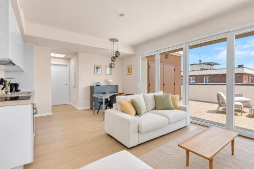 Airy Apartments with Balcony & Garage by NDP rent