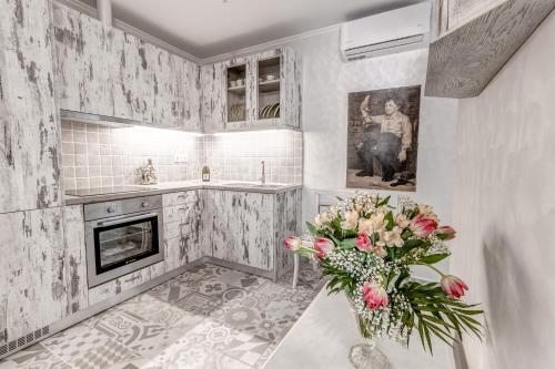 A kitchen or kitchenette at Belone Suite