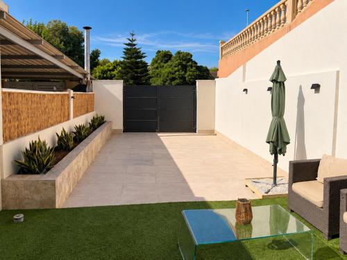 La Marina - 3 Bed House near Beach