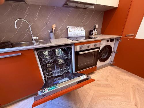 New apartment on the way to Metro C Colosseum