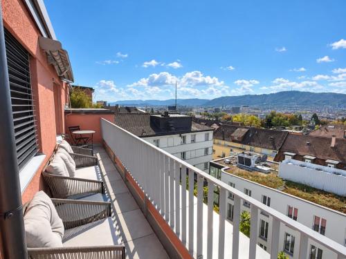 Stylish 1BR overlooking Zurich - Tilia 52