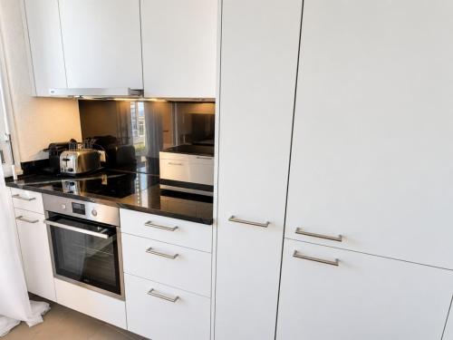 Stylish 1BR overlooking Zurich - Tilia 52