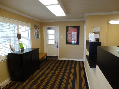 an empty office with a desk and a window at Extended Stay America Suites - Fort Worth - Medical Center in Fort Worth