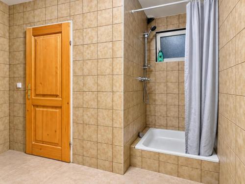Elegant Villa with Free WiFi Sleeps 31