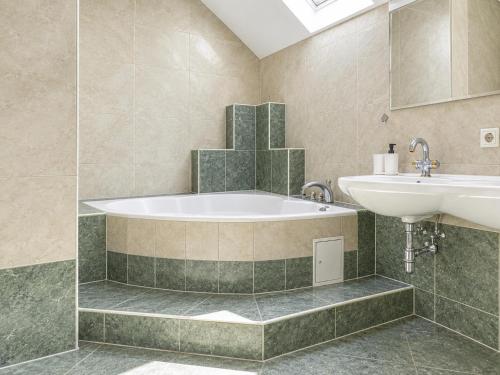 Elegant Villa with Free WiFi Sleeps 31