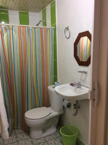 Koupelna v ubytování Hostal Makea Pachuca