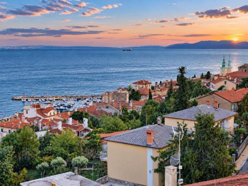 Panoramic Seaview Apartment, completely renovated