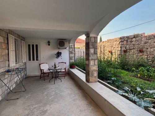 Lilly - Bright Apartment With Outdoor Space