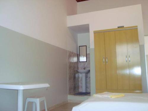 a bedroom with a bed and a counter and a sink at Oriental Hotel in Sorocaba