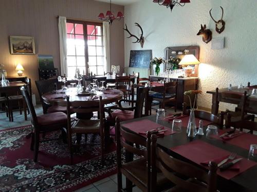 a restaurant with tables and chairs in a room at Relais Motel de Maisonnay in Maisonnay