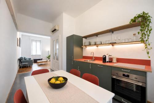 tHE Design Library - Monforte San Babila
