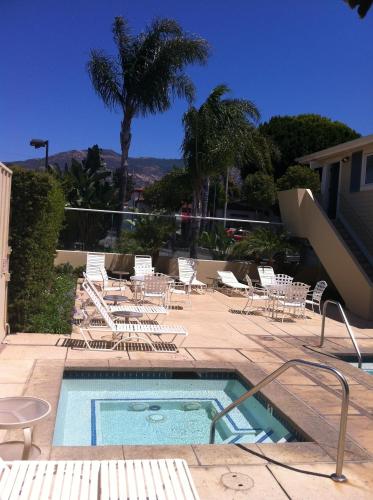 Bazén v ubytování Sandpiper Lodge - Santa Barbara nebo v jeho okolí