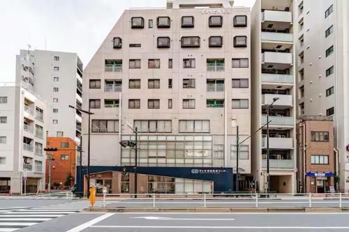 11 minutes to Shinjuku Station, 4-minute walk to the nearest station, Wi-Fi, Sleeps up to 4 people