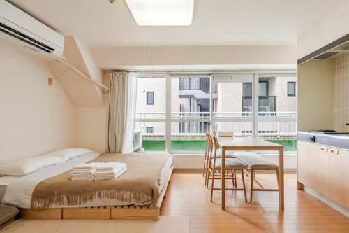 11 minutes to Shinjuku Station, 4-minute walk to the nearest station, Wi-Fi, Sleeps up to 4 people